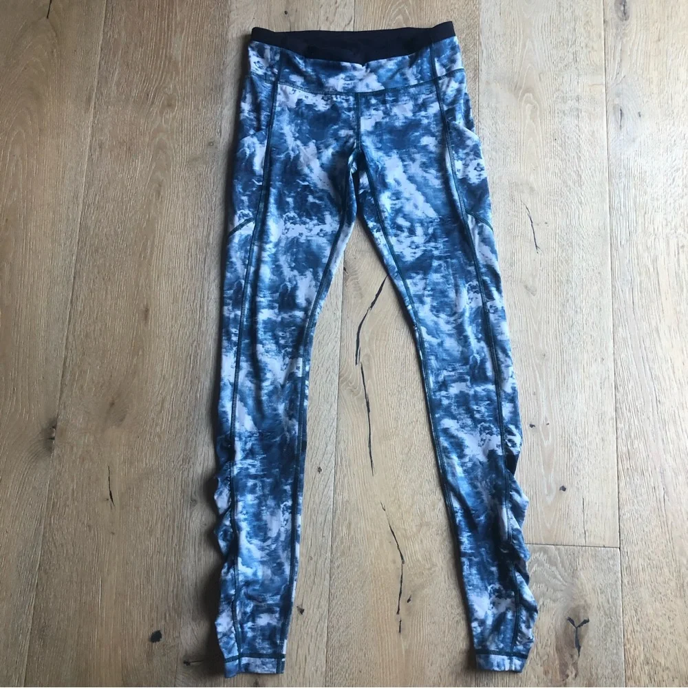 Lululemon Blue Tie Dye Speed Tight Leggings size 6 price firm!